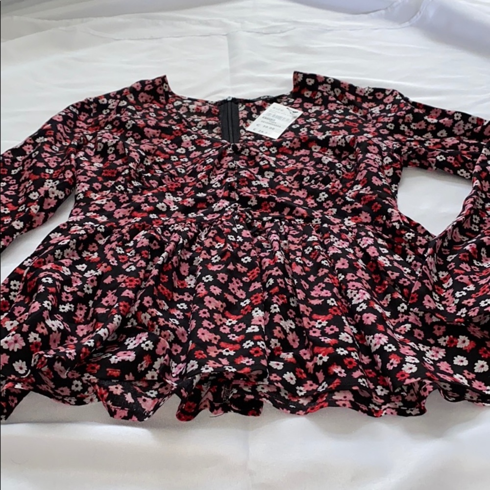 Black Floral top - Picture 4 of 4